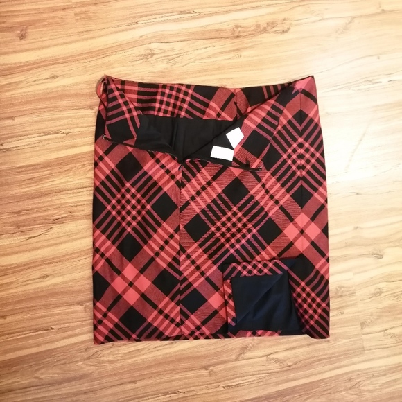 Ladies size 8 Anne Klein red tartan plaid skirt - Picture 1 of 4